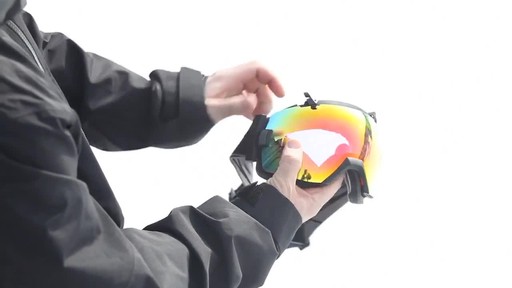 SMITH I/OX Snow Goggles Lens Change - image 9 from the video